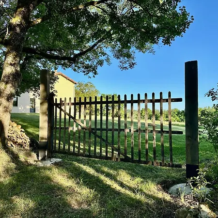 Lucienne, Maison De Charme A La Campagne